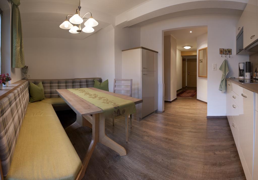 Ferienwohnungen Stefan Kröll Mayrhofen Zimmer foto